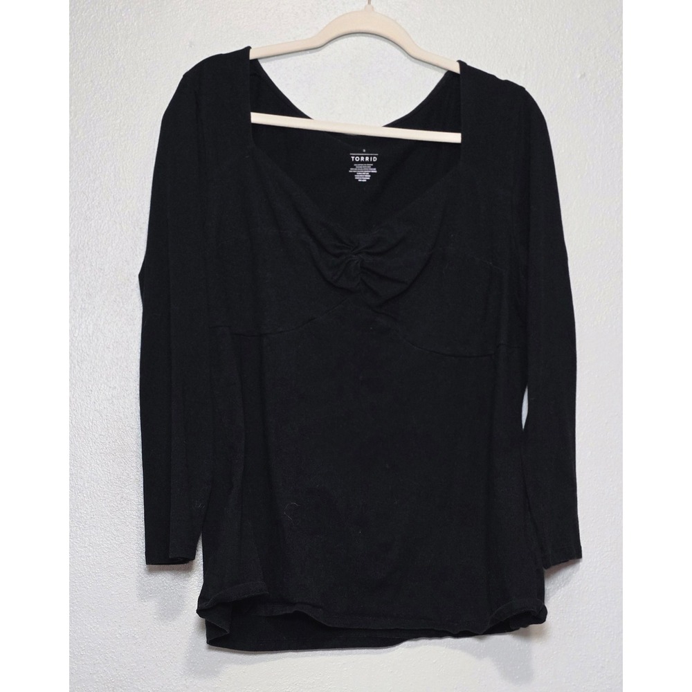 Torrid Black Twist Front Sweetheart Neck 3/4 Sleeve Top Size 3 Grunge Goth rock